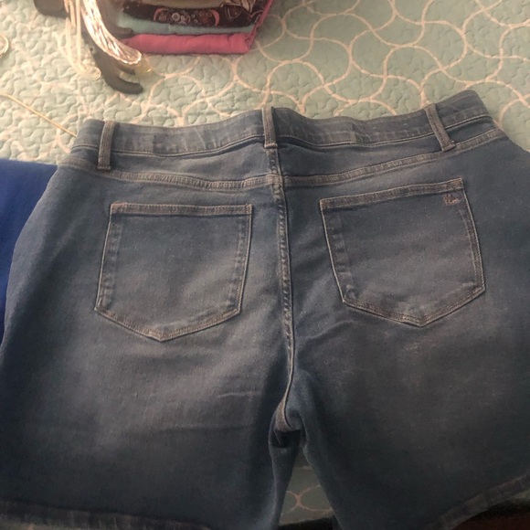 LuLaRoe Classic Relaxed Fit Blue Denim Jean Shorts 36 NWOT - Picture 5 of 5